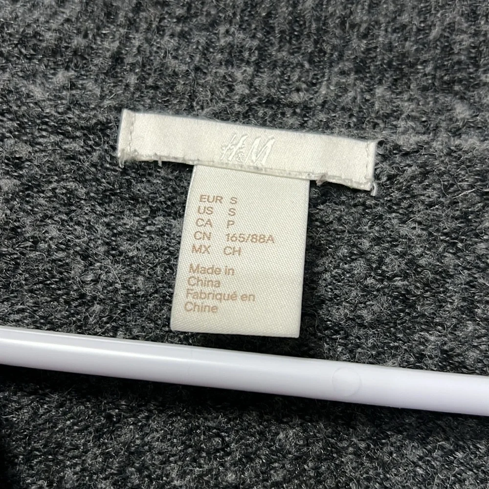 H&M Fine-Knit Sweater - Picture 3 of 11